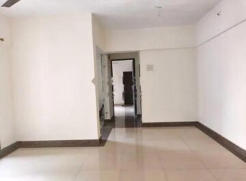 Room in 2 BHK Apartment at Siddhi Highland Park, Kolshet Road – for Rent