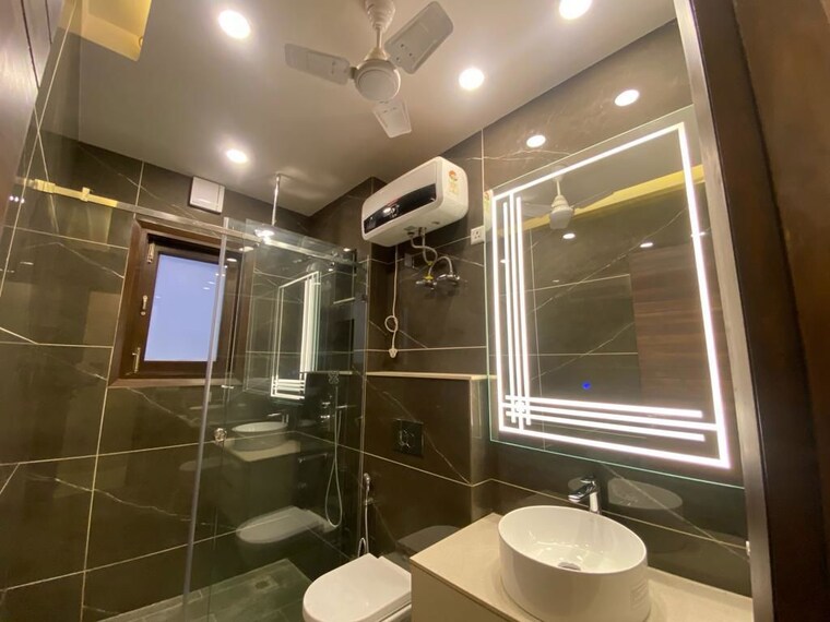 Attached Bathroom, bptp-green-oaks 3 Bedroom 180 Sq.Yd. Builder Floor In Sector 70a Gurgaon 9864828