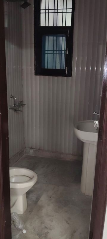 Bathroom in 3 BHK Builder Floor at Green Fields Colony – for Rent