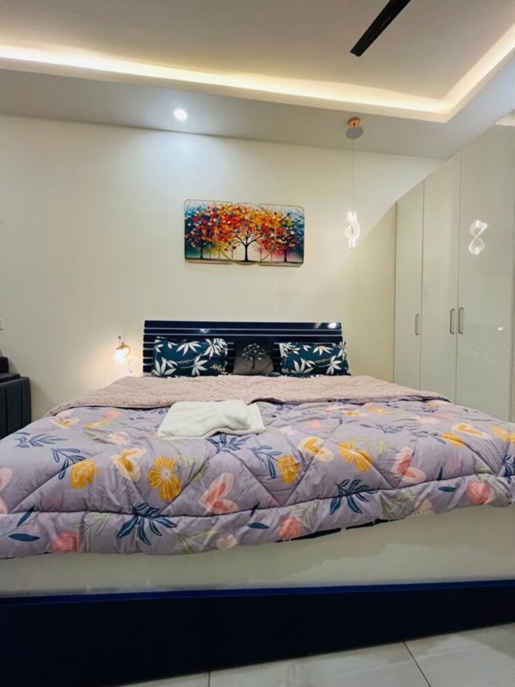 Bedroom, sector 39 6 Bedroom 250 Sq.Mt. Independent House In Sector 39 Noida 9864914