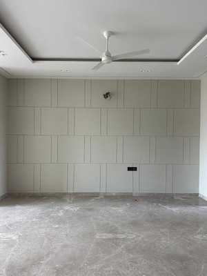 Bathroom in 3 BHK Builder Floor at BPTP Green Oaks, Sector 70a – for Sale