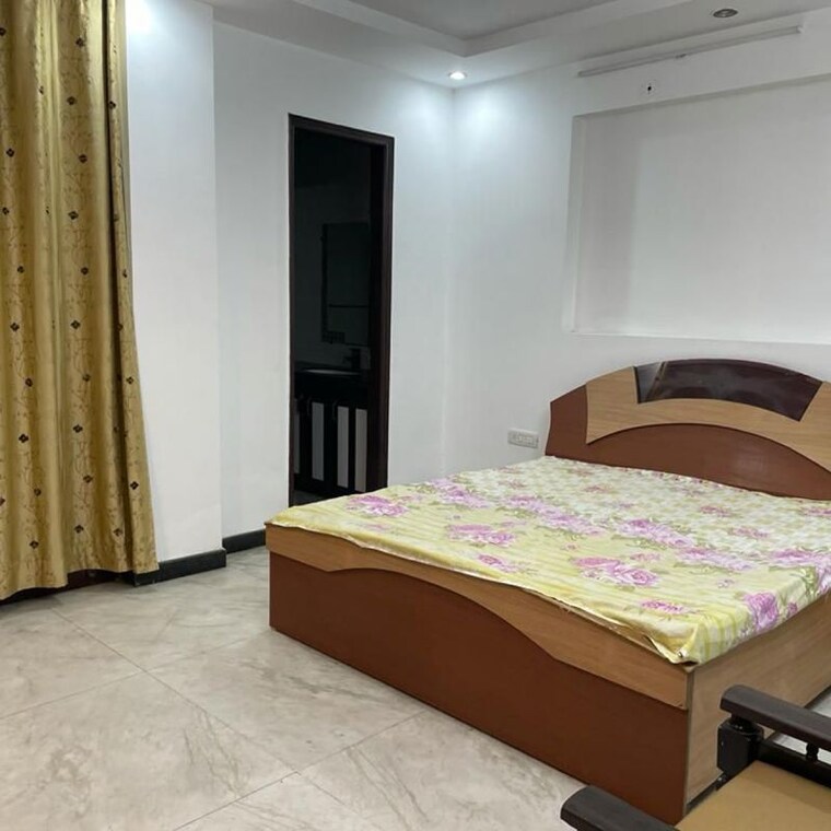 Bedroom, sector 55 6+ Bedroom 375 Sq.Mt. Independent House In Sector 55 Noida 9864935
