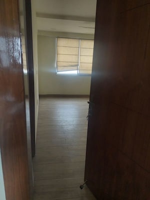 Room in 3 BHK Builder Floor at Omaxe Designer Villas Mayfield Garden, Sector 51 – for Rent