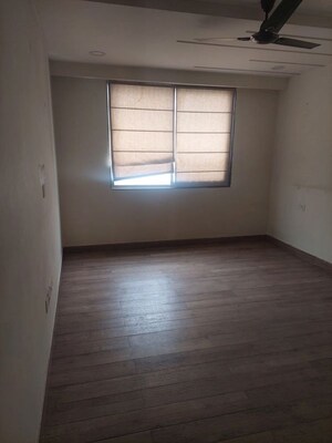 Room in 3 BHK Builder Floor at Omaxe Designer Villas Mayfield Garden, Sector 51 – for Rent