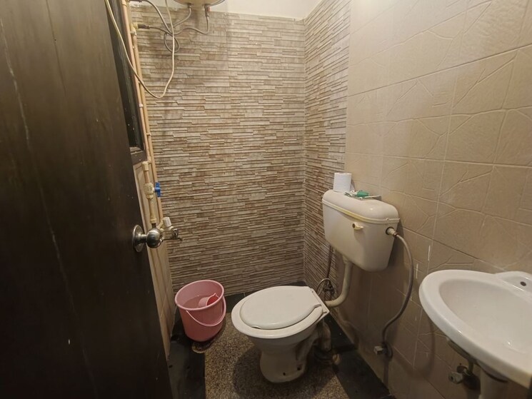 Bathroom, urban-green 1 RK 300 Sq.Ft. Apartment In Sector 39 Gurgaon 9864970