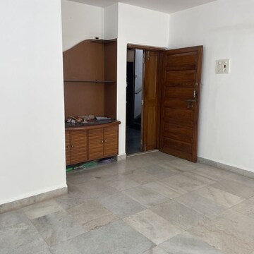 Room in 2 BHK Apartment at Suncity Souvenir, Jamil Nagar – for Rent