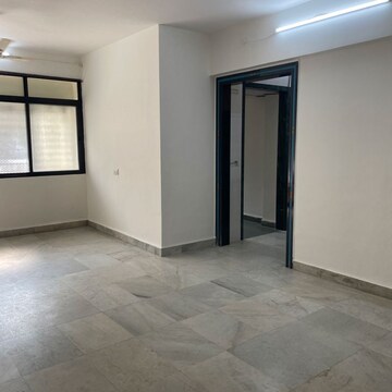 Room in 2 BHK Apartment at Suncity Souvenir, Jamil Nagar – for Rent