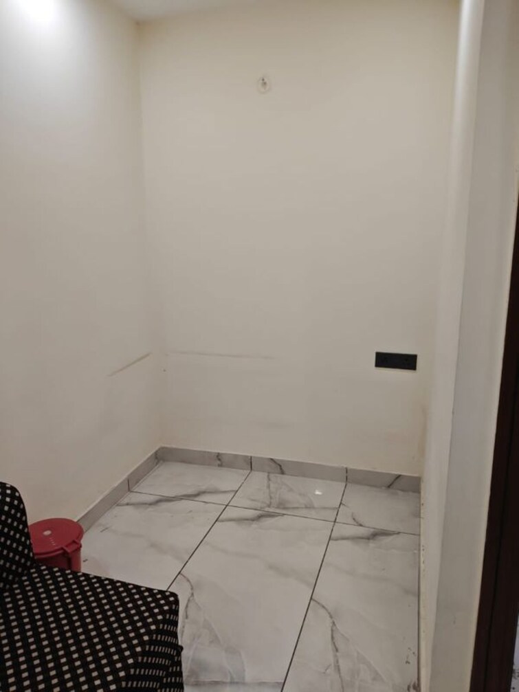 Bathroom, sector 22 1 Bedroom 600 Sq.Ft. Independent House In Sector 22 Noida 9864994