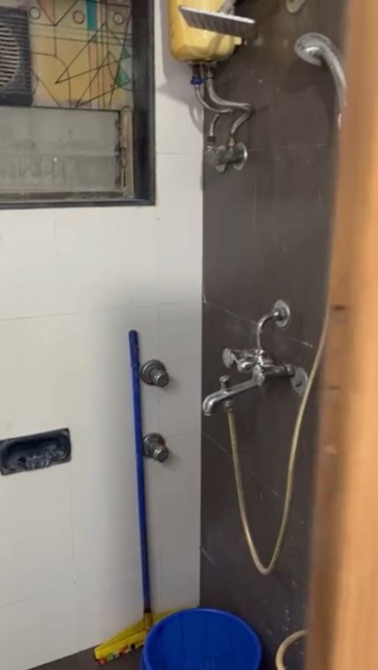 Bathroom, guru-kripa-residency 3 Bedroom 1560 Sq.Ft. Apartment In Chembur Mumbai 9864908