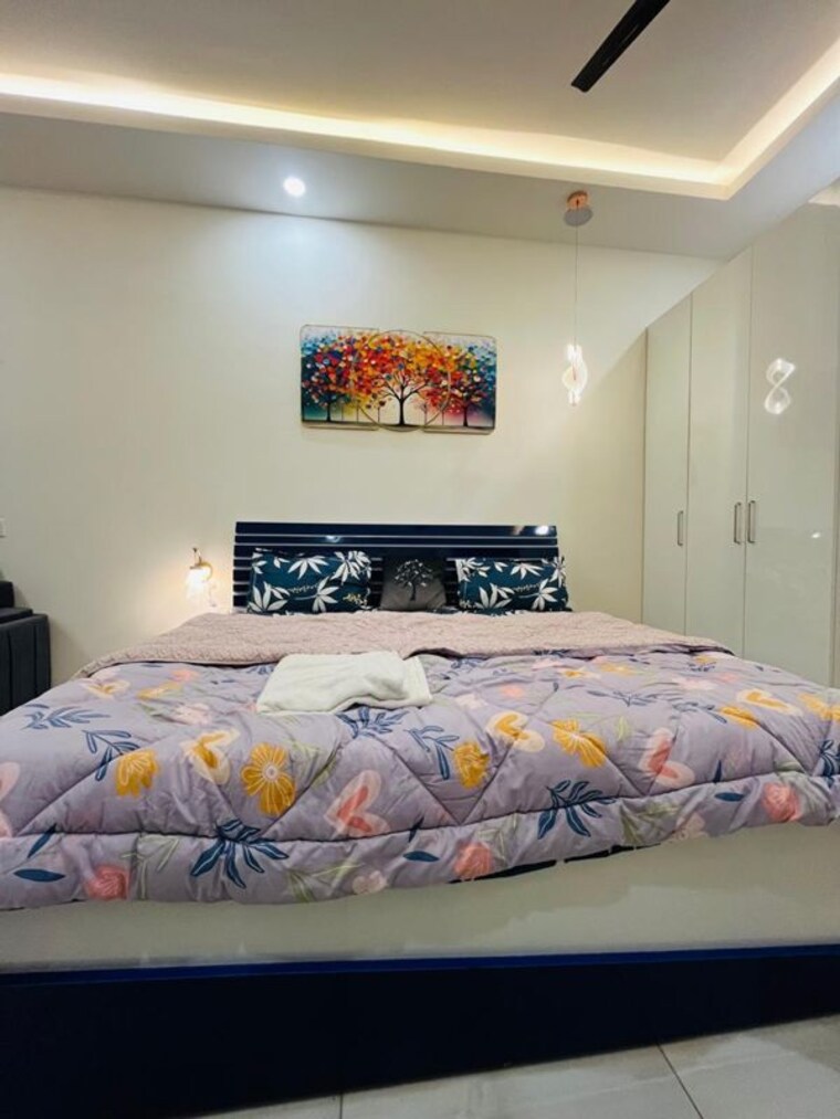 Bedroom, sector 56 3 Bedroom 300 Sq.Mt. Independent House In Sector 56 Noida 9865008