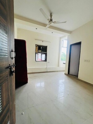 Room in 1 BHK Builder Floor at Saket – for Rent