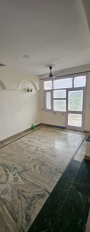 Room in 3 BHK Apartment at Sector 4 Dwarka – for Rent