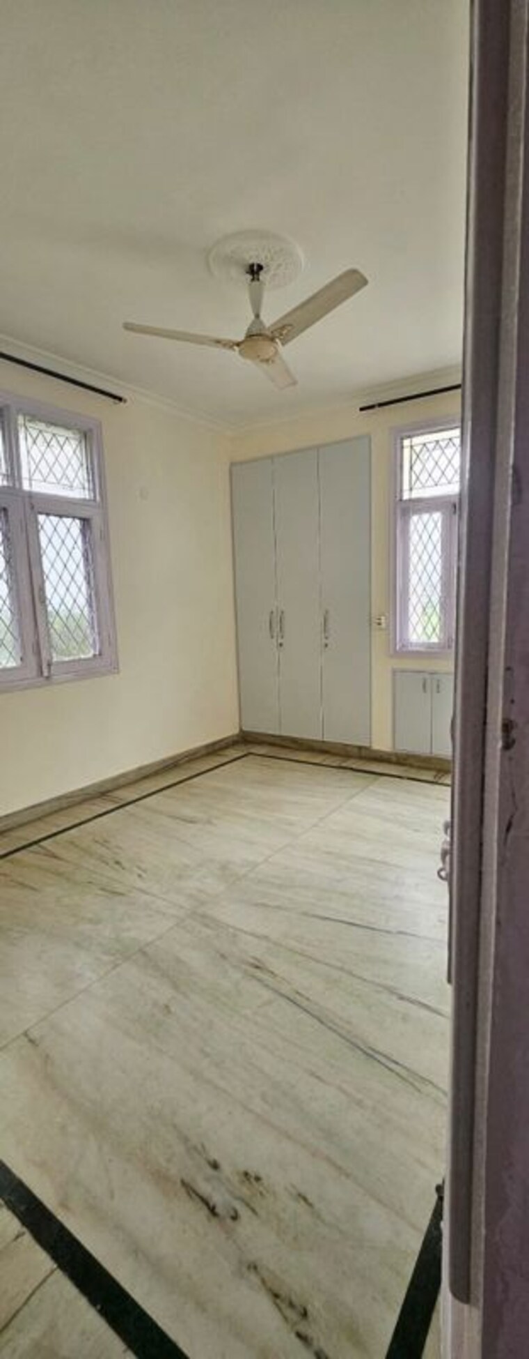 Room, sector 4 dwarka 3 Bedroom 1500 Sq.Ft. Apartment In Sector 4 Dwarka Delhi 9865024