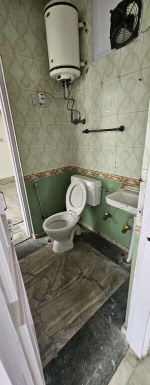 Bathroom in 3 BHK Apartment at Sector 4 Dwarka – for Rent