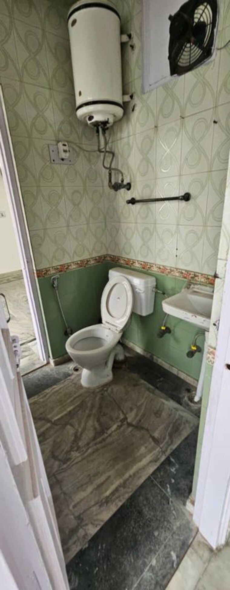 Bathroom, sector 4 dwarka 3 Bedroom 1500 Sq.Ft. Apartment In Sector 4 Dwarka Delhi 9865024