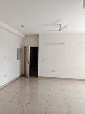 Room in 3.5 BHK Apartment at Emaar Palm Gardens, Sector 83 – for Sale