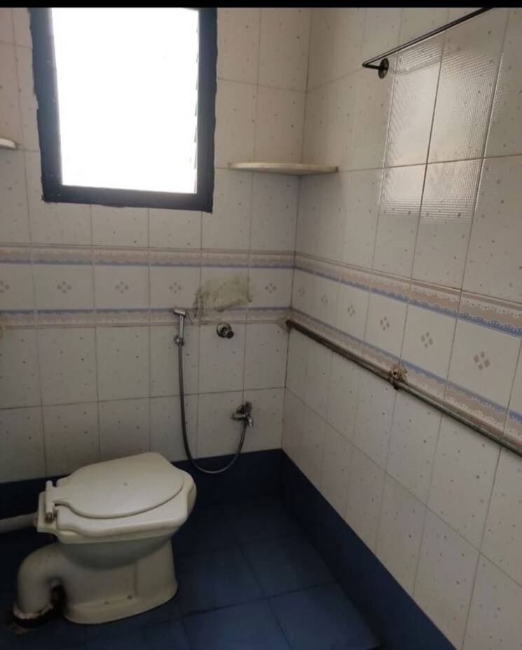 Bathroom, dahanukar colony 3 Bedroom 1289 Sq.Ft. Apartment In Dahanukar Colony Pune 9864946