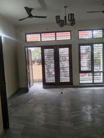 Room in 3 BHK Builder Floor at Vasant Kunj – for Rent