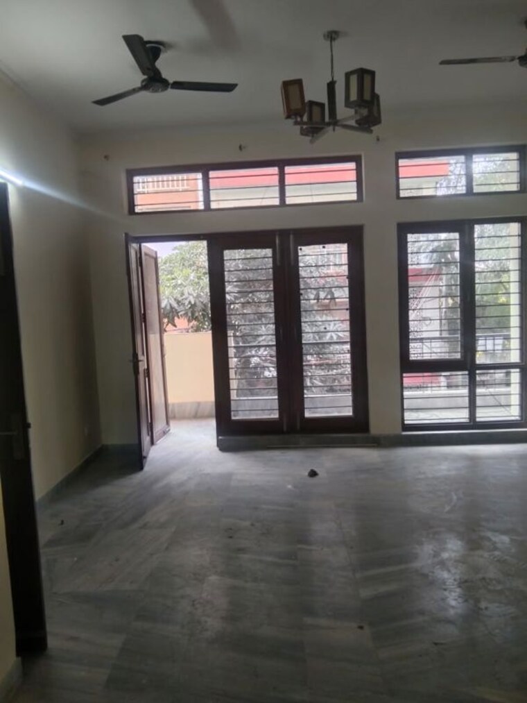 Room, vasant kunj 3 Bedroom 1350 Sq.Ft. Builder Floor In Vasant Kunj Delhi 9865041