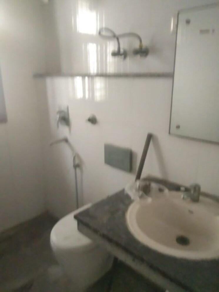 Bathroom, vasant kunj 3 Bedroom 1350 Sq.Ft. Builder Floor In Vasant Kunj Delhi 9865041