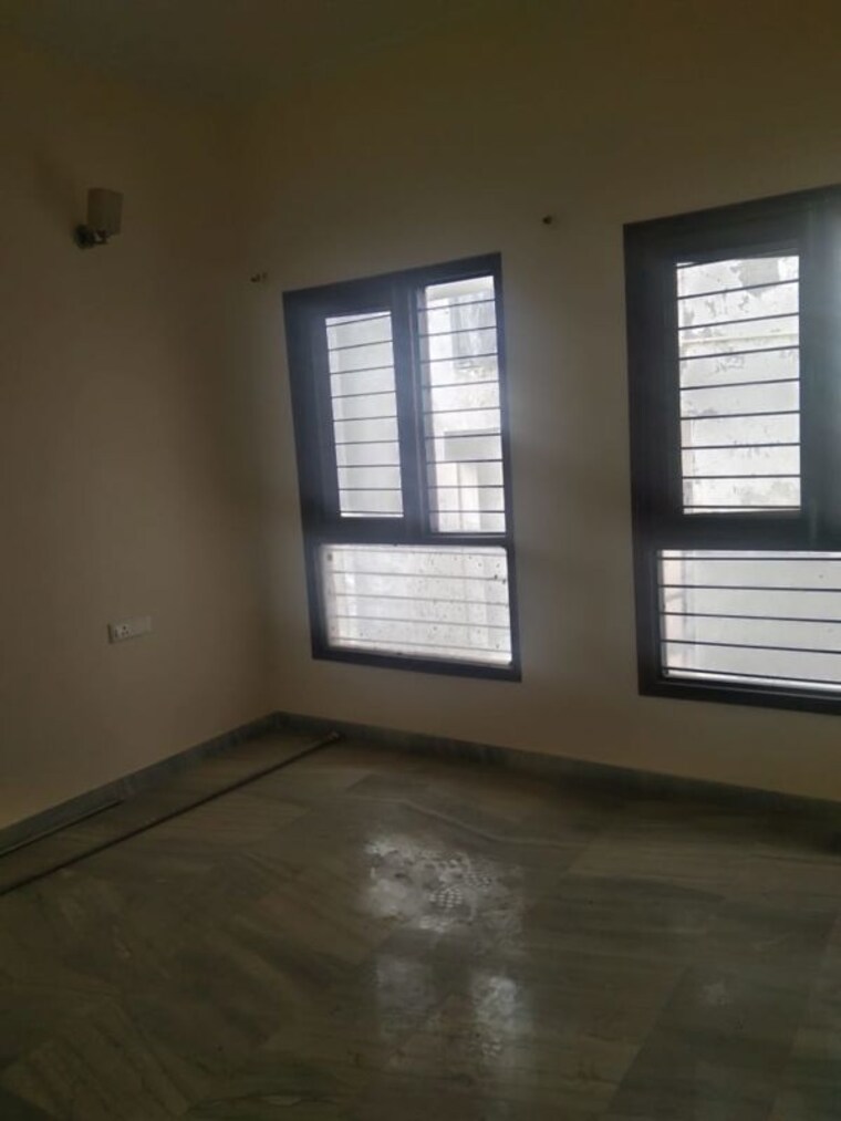 Room, vasant kunj 3 Bedroom 1350 Sq.Ft. Builder Floor In Vasant Kunj Delhi 9865041