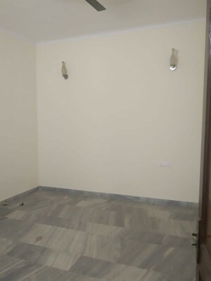 Room in 3 BHK Builder Floor at Vasant Kunj – for Rent