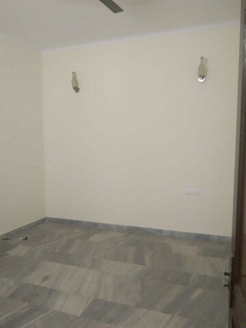 Room in 3 BHK Builder Floor at Vasant Kunj – for Rent