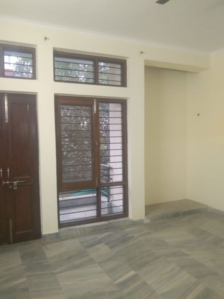 Room, vasant kunj 3 Bedroom 1350 Sq.Ft. Builder Floor In Vasant Kunj Delhi 9865041