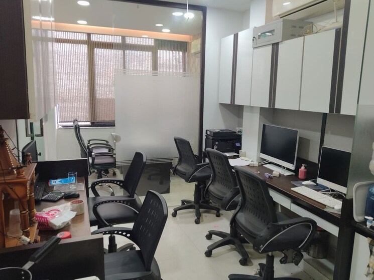 Team Area, netaji subhash place Commercial Office Space 362 Sq.Ft. In Netaji Subhash Place Delhi 9865037