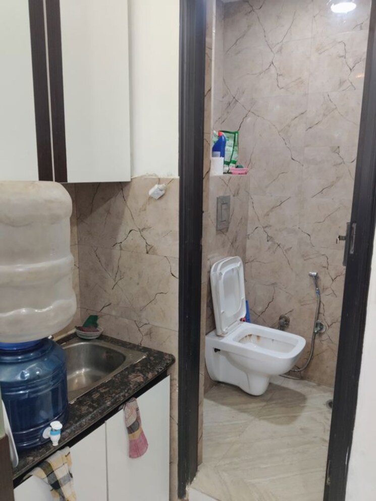 Bathroom, netaji subhash place Commercial Office Space 362 Sq.Ft. In Netaji Subhash Place Delhi 9865037