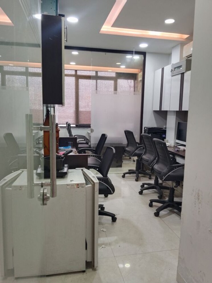 Team Area, netaji subhash place Commercial Office Space 362 Sq.Ft. In Netaji Subhash Place Delhi 9865037