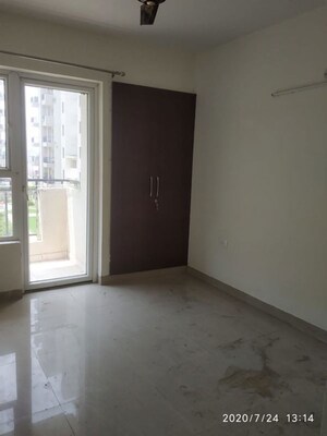 Room in 3 BHK Apartment at Mapsko Paradise, Sector 83 – for Sale