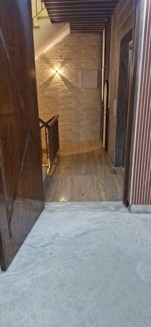 Room in 3 BHK Builder Floor at Rajouri Garden – for Rent