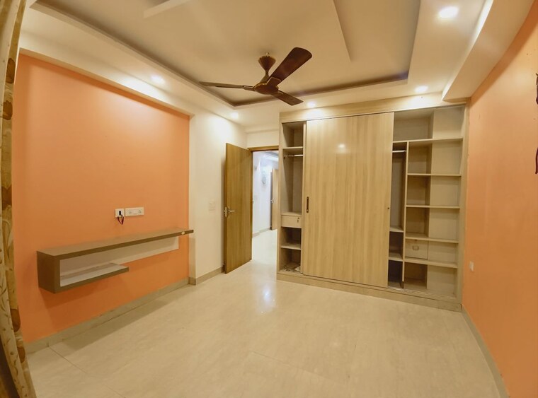 Room, sector 46 3 Bedroom 1680 Sq.Ft. Builder Floor In Sector 46 Gurgaon 9865085