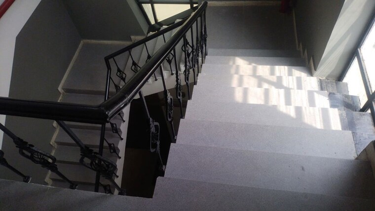 undefined, sector 63 Commercial Office Space 700 Sq.Ft. In Sector 63 Noida 9865081