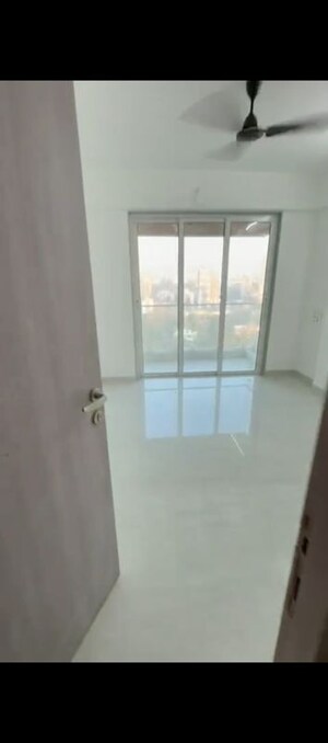 Room in 3 BHK Apartment at Shreenathji Celestial Heights, Malad West – for Rent