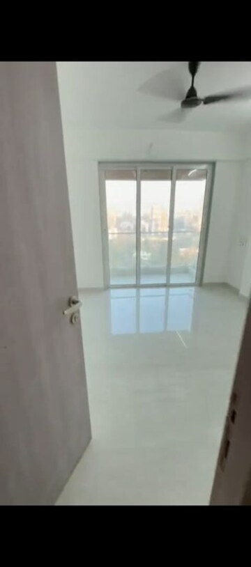 Room in 3 BHK Apartment at Shreenathji Celestial Heights, Malad West – for Rent