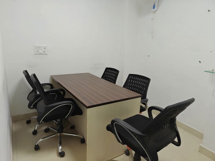 Team Area, sector 63 Commercial Office Space 550 Sq.Ft. In Sector 63 Noida 9865116