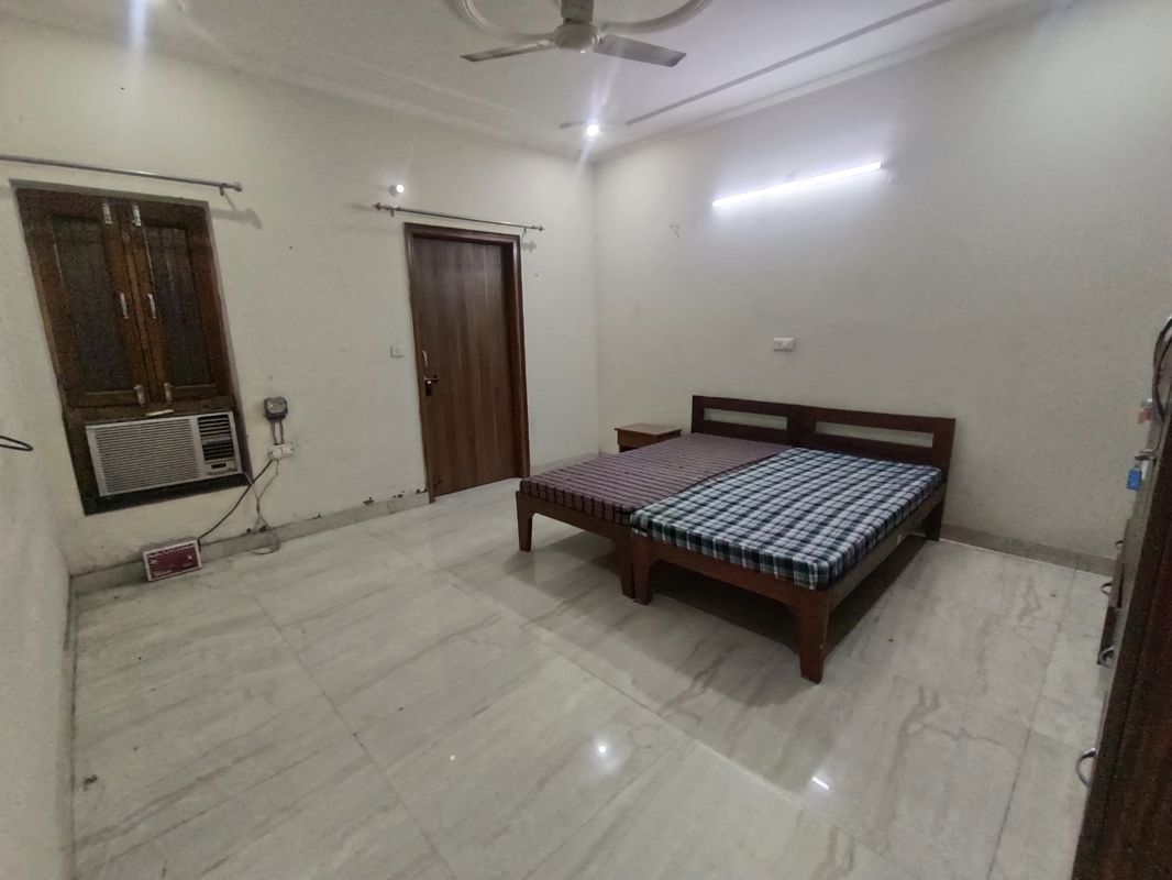 1 Rk+ Extra Room Builder Floor For Rent in Housing Board Colony Sector 17