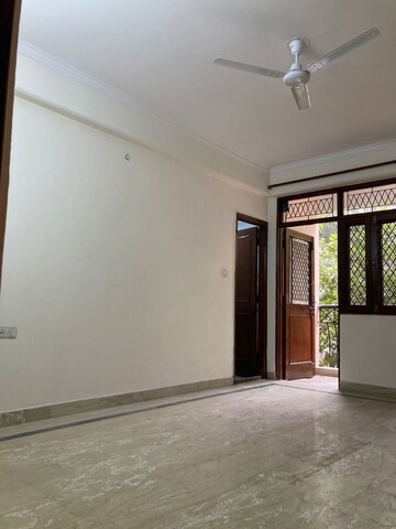 Room in 3 BHK Apartment at Sector 3 Dwarka – for Rent