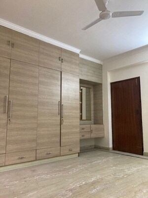 Room in 3 BHK Apartment at Sector 3 Dwarka – for Rent
