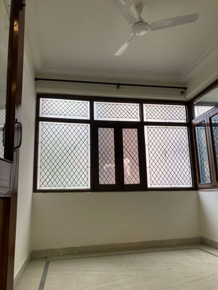 Room, sector 3 dwarka 3 Bedroom 1400 Sq.Ft. Apartment In Sector 3 Dwarka Delhi 9865136