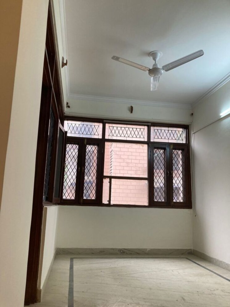 Room, sector 3 dwarka 3 Bedroom 1400 Sq.Ft. Apartment In Sector 3 Dwarka Delhi 9865136