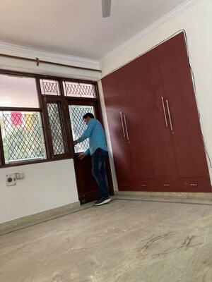 Room in 3 BHK Apartment at Sector 3 Dwarka – for Rent