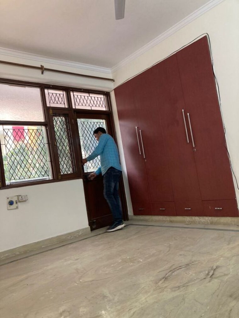 Room, sector 3 dwarka 3 Bedroom 1400 Sq.Ft. Apartment In Sector 3 Dwarka Delhi 9865136