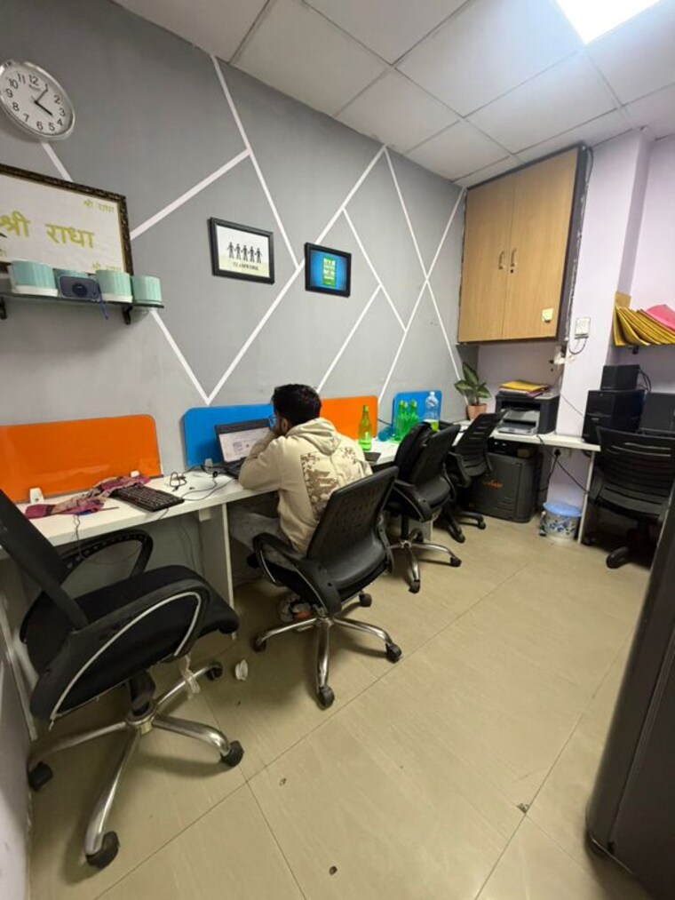 Team Area, sector 2 Commercial Office Space 350 Sq.Ft. In Sector 2 Noida 9865140