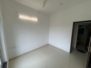 Room in 2 BHK Apartment at Runwal The Central Park, Chinchwad – for Rent