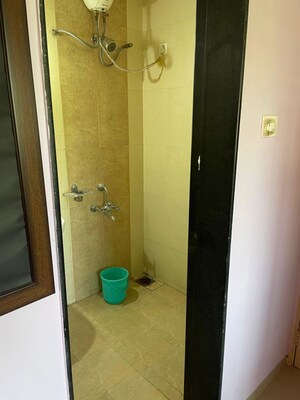 Furnished Amenities in 3 BHK Apartment at Sector 27 – for Rent