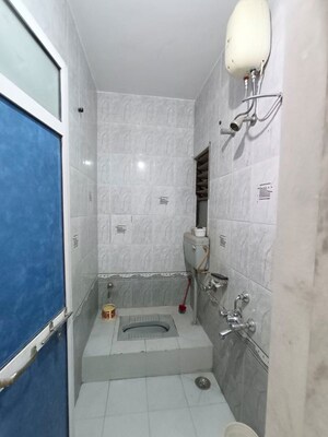 Bathroom in 3 BHK Apartment at Sector 27 – for Rent