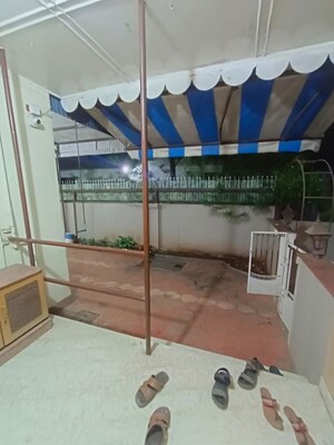 Team Area in 3 BHK Apartment at Sector 27 – for Rent